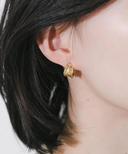 SMELLY（スメリー）の「ステンレスウェーブメタルピアス（ピアス（両耳用）・レディース・シルバー/ゴールド・-）」の12枚目の写真