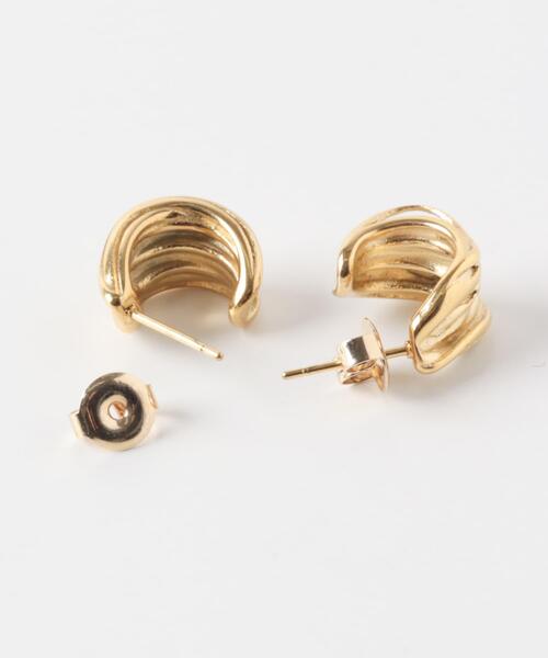 SMELLY（スメリー）の「ステンレスウェーブメタルピアス（ピアス（両耳用）・レディース・シルバー/ゴールド・-）」の13枚目の写真