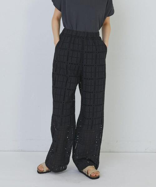 conges payes ADIEU TRISTESSE（コンジェ ペイエ アデュートリステス）の「チェックエンブロイダリーパンツ（その他パンツ・レディース・ブラック/ピンク・38）」の4枚目の写真