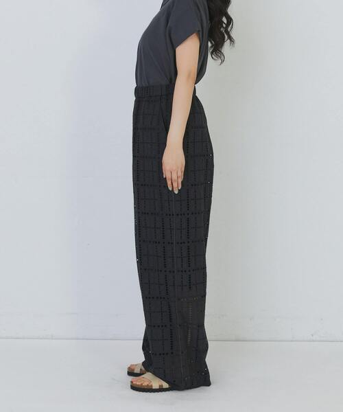 conges payes ADIEU TRISTESSE（コンジェ ペイエ アデュートリステス）の「チェックエンブロイダリーパンツ（その他パンツ・レディース・ブラック/ピンク・38）」の6枚目の写真