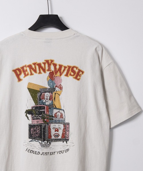 JOHN'S CLOSET(ジョンズクローゼット)の「【15】〔IT/イット〕 ペニーワイズ アソートプリント ユーズドライク半袖Tシャツ(Tシャツ/カットソー・メンズ・ホワイト系2/ホワイト系1/ブラック系1/ホワイト系4/ブラック系3/ブラック系4/ブラック系2/ホワイト系3・MEDIUM/X-LARGE/LARGE)」の3枚目の写真