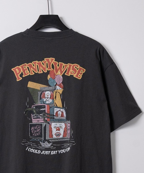 JOHN'S CLOSET(ジョンズクローゼット)の「【15】〔IT/イット〕 ペニーワイズ アソートプリント ユーズドライク半袖Tシャツ(Tシャツ/カットソー・メンズ・ホワイト系2/ホワイト系1/ブラック系1/ホワイト系4/ブラック系3/ブラック系4/ブラック系2/ホワイト系3・MEDIUM/X-LARGE/LARGE)」の7枚目の写真