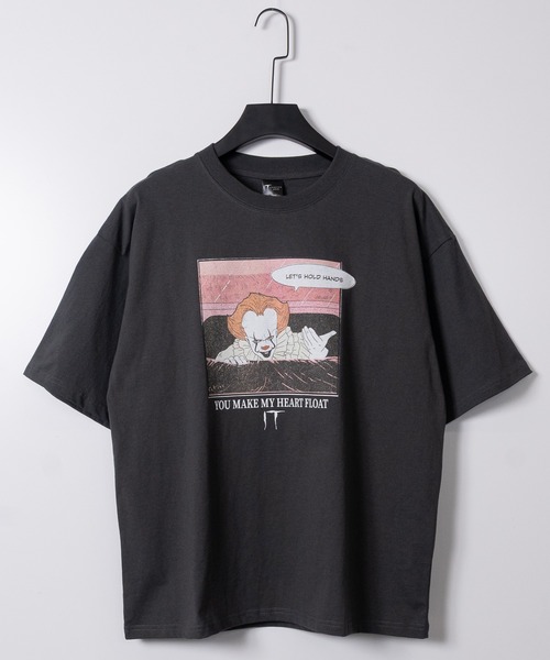 JOHN'S CLOSET(ジョンズクローゼット)の「【15】〔IT/イット〕 ペニーワイズ アソートプリント ユーズドライク半袖Tシャツ(Tシャツ/カットソー・メンズ・ホワイト系2/ホワイト系1/ブラック系1/ホワイト系4/ブラック系3/ブラック系4/ブラック系2/ホワイト系3・MEDIUM/X-LARGE/LARGE)」の19枚目の写真