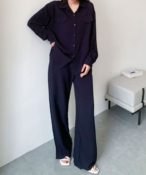 LOWO(ロワ)の「なめらかオーバーシャツ セミワイドパンツ セットアップ(セットアップ・レディース・ネイビー/ブルーグレー/アイボリー/ブラウン・FREE)」の4枚目の写真