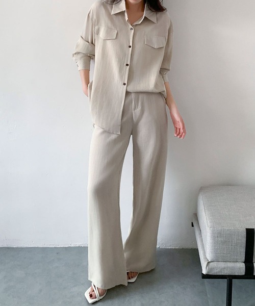 LOWO(ロワ)の「なめらかオーバーシャツ セミワイドパンツ セットアップ(セットアップ・レディース・ネイビー/ブルーグレー/アイボリー/ブラウン・FREE)」の2枚目の写真