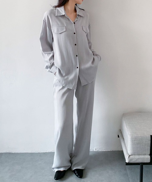 LOWO(ロワ)の「なめらかオーバーシャツ セミワイドパンツ セットアップ(セットアップ・レディース・ネイビー/ブルーグレー/アイボリー/ブラウン・FREE)」の6枚目の写真