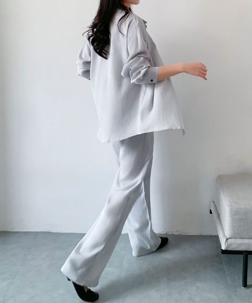 LOWO(ロワ)の「なめらかオーバーシャツ セミワイドパンツ セットアップ(セットアップ・レディース・ネイビー/ブルーグレー/アイボリー/ブラウン・FREE)」の8枚目の写真