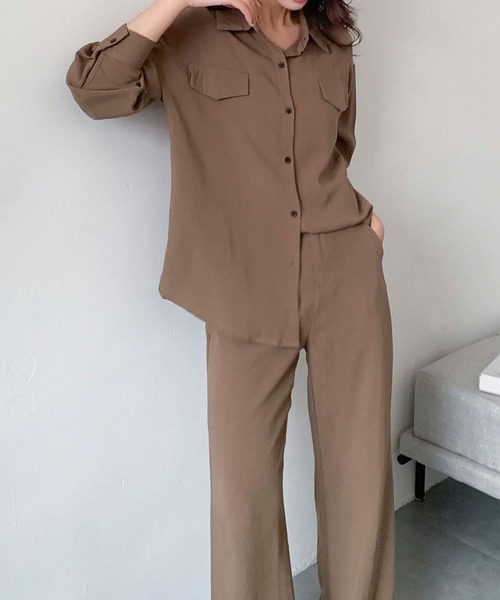 LOWO(ロワ)の「なめらかオーバーシャツ セミワイドパンツ セットアップ(セットアップ・レディース・ネイビー/ブルーグレー/アイボリー/ブラウン・FREE)」の19枚目の写真