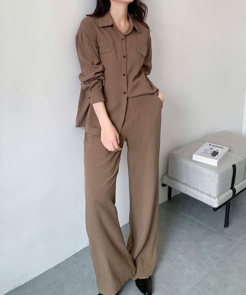 LOWO(ロワ)の「なめらかオーバーシャツ セミワイドパンツ セットアップ(セットアップ・レディース・ネイビー/ブルーグレー/アイボリー/ブラウン・FREE)」の20枚目の写真