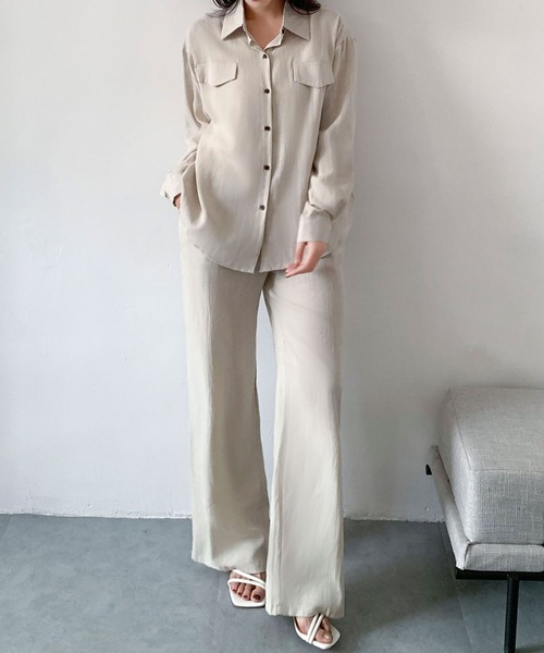 LOWO(ロワ)の「なめらかオーバーシャツ セミワイドパンツ セットアップ(セットアップ・レディース・ネイビー/ブルーグレー/アイボリー/ブラウン・FREE)」の21枚目の写真