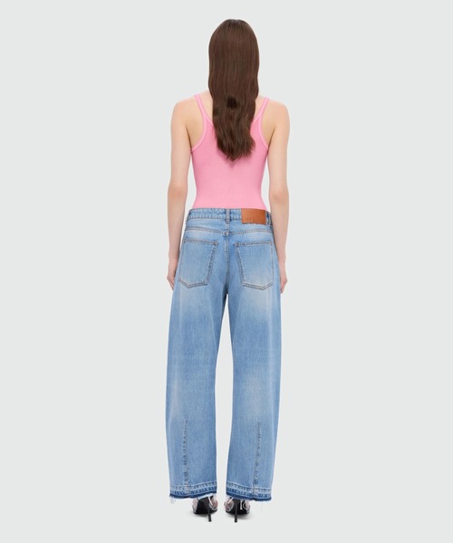 MSGM(エムエスジーエム)の「ライトストーンウォッシュ バレルレッグデニムパンツ(デニムパンツ・レディース・ブルー・38/40)」の2枚目の写真