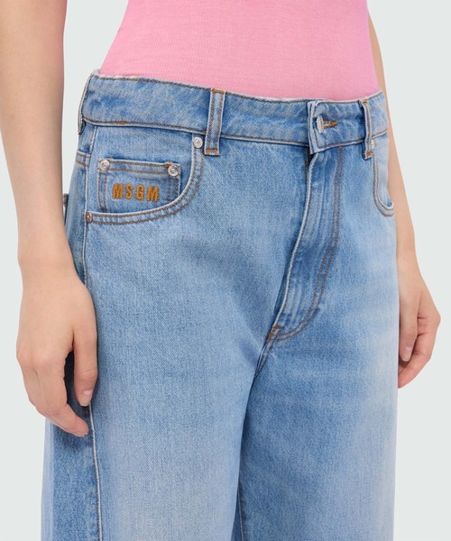 MSGM(エムエスジーエム)の「ライトストーンウォッシュ バレルレッグデニムパンツ(デニムパンツ・レディース・ブルー・38/40)」の4枚目の写真