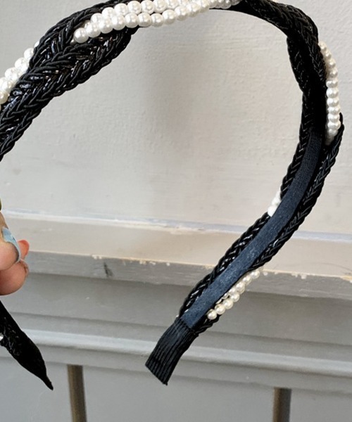 Miniministore（ミニミニストア）の「パールカチューシャ 三つ編み ヘアバンド（カチューシャ・レディース・ホワイト×ゴールド/ホワイト×ブラック・FREE）」の8枚目の写真