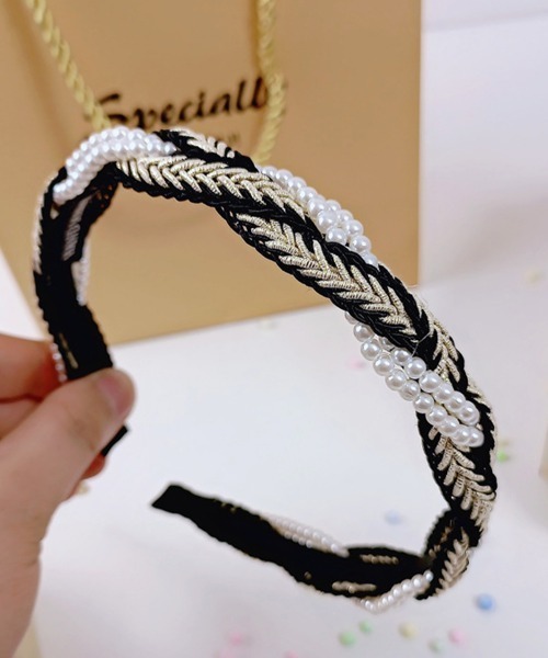 Miniministore（ミニミニストア）の「パールカチューシャ 三つ編み ヘアバンド（カチューシャ・レディース・ホワイト×ゴールド/ホワイト×ブラック・FREE）」の5枚目の写真