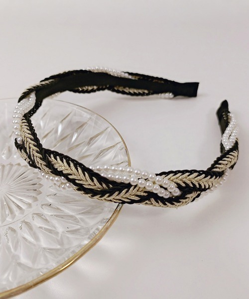 Miniministore（ミニミニストア）の「パールカチューシャ 三つ編み ヘアバンド（カチューシャ・レディース・ホワイト×ゴールド/ホワイト×ブラック・FREE）」の4枚目の写真