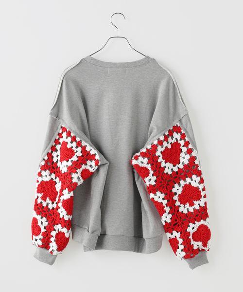 DISCOVERED(ディスカバード)の「DISCOVERED / ディスカバード PLAYCARD CROCHET SLEEVE SWEAT(スウェット・メンズ・グレー/ブラック・3)」の3枚目の写真