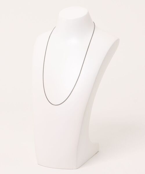 ALLSAINTS（オールセインツ）の「AXL CURB STERLING SILVER CHAIN NECKLACE | AXL カーブ スターリング シルバー チェーン ネックレス（ネックレス・メンズ・シルバー・ONE SIZE）」の7枚目の写真