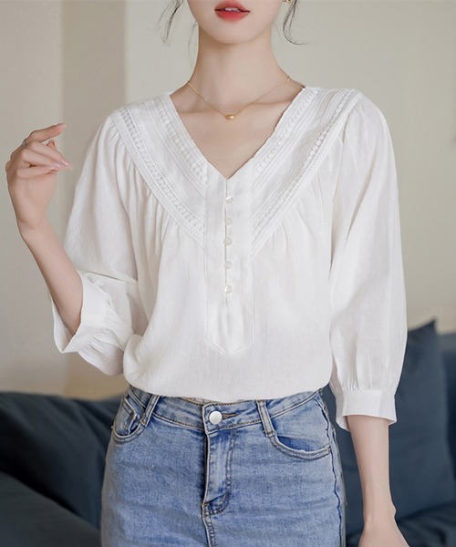 ReRe(リリ)の「Vレースデザインブラウス(シャツ/ブラウス・レディース・ホワイト・MEDIUM/LARGE/X-LARGE)」の2枚目の写真