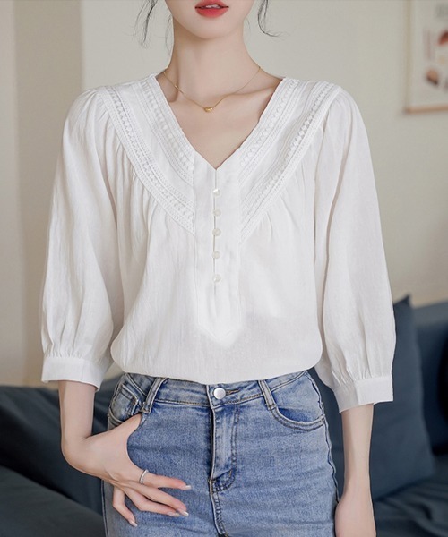 ReRe(リリ)の「Vレースデザインブラウス(シャツ/ブラウス・レディース・ホワイト・MEDIUM/LARGE/X-LARGE)」の4枚目の写真