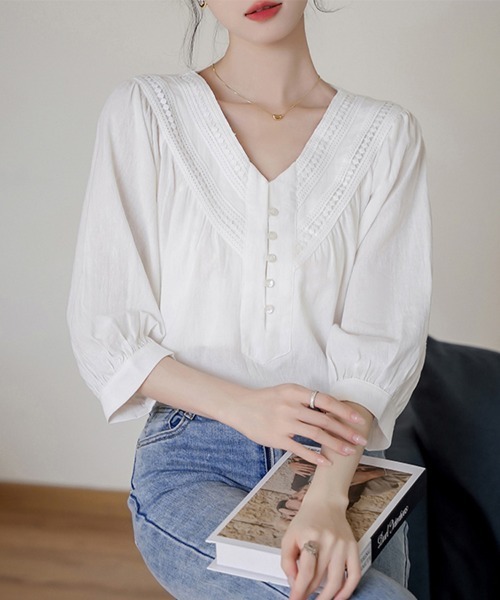 ReRe(リリ)の「Vレースデザインブラウス(シャツ/ブラウス・レディース・ホワイト・MEDIUM/LARGE/X-LARGE)」の5枚目の写真