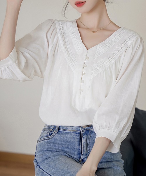 ReRe(リリ)の「Vレースデザインブラウス(シャツ/ブラウス・レディース・ホワイト・MEDIUM/LARGE/X-LARGE)」の6枚目の写真