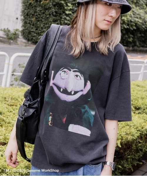 SESAME STREET(セサミストリート)の「【UNISEX】ヴィンテージフォトTシャツ(Tシャツ/カットソー・レディース・ピンク/カーキ/ブラック/ライトグレー/オフホワイト・M/L)」の12枚目の写真