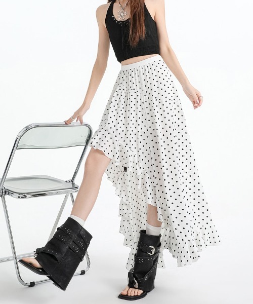 &soiree(アンドソワレ)の「アシンメトリードットフリルスカート(スカート・レディース・ホワイト/ブラック・SMALL/MEDIUM/LARGE/X-LARGE)」の2枚目の写真