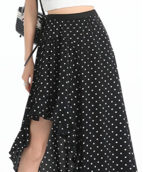 &soiree(アンドソワレ)の「アシンメトリードットフリルスカート(スカート・レディース・ホワイト/ブラック・SMALL/MEDIUM/LARGE/X-LARGE)」の5枚目の写真