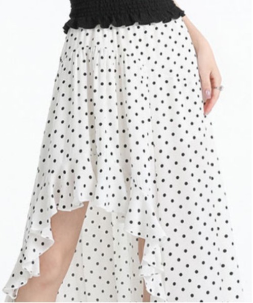 &soiree(アンドソワレ)の「アシンメトリードットフリルスカート(スカート・レディース・ホワイト/ブラック・SMALL/MEDIUM/LARGE/X-LARGE)」の9枚目の写真