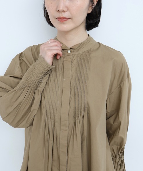 l'atelier du savon(アトリエドサボン)の「ウィングカラーピンタック タイプライターブラウス(シャツ/ブラウス・レディース・ベージュ/レッド/ブラック/アイボリー・FREE)」の3枚目の写真
