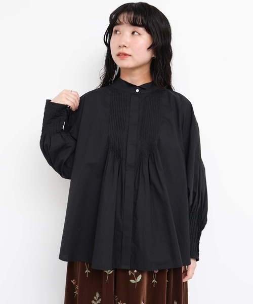 l'atelier du savon(アトリエドサボン)の「ウィングカラーピンタック タイプライターブラウス(シャツ/ブラウス・レディース・ベージュ/レッド/ブラック/アイボリー・FREE)」の2枚目の写真