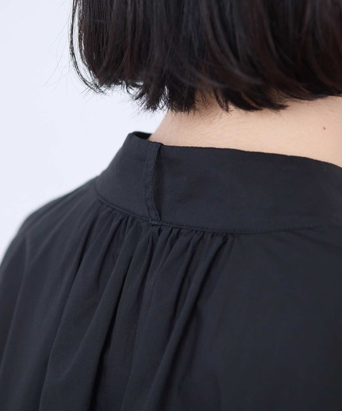 l'atelier du savon(アトリエドサボン)の「ウィングカラーピンタック タイプライターブラウス(シャツ/ブラウス・レディース・ベージュ/レッド/ブラック/アイボリー・FREE)」の18枚目の写真