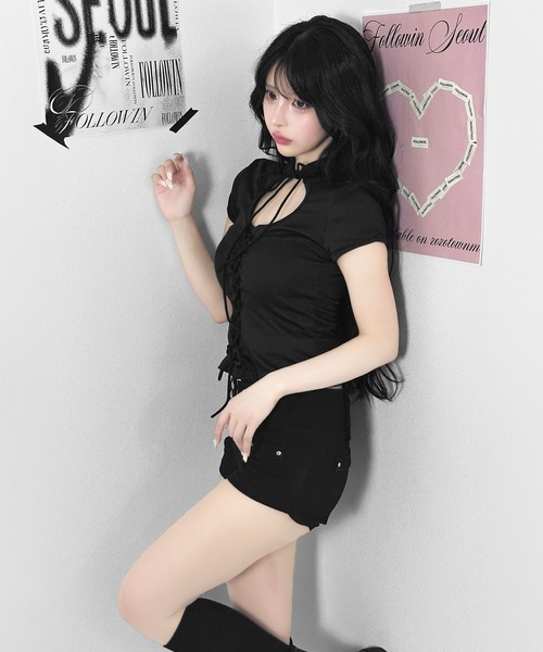 FOLLOWIN（フォロウィン）の「ホールネックレースアップトップス（Tシャツ/カットソー・レディース・ブラック・FREE）」の3枚目の写真