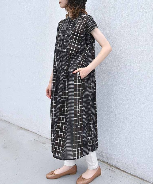 Bleu Bleuet(ブルーブルーエ)の「切り替えチェックワンピース(ワンピース・レディース・ベージュ/ブラック・FREE)」の1枚目の写真