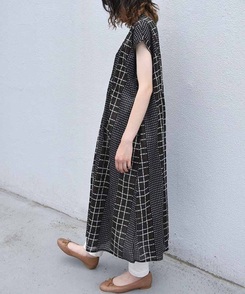 Bleu Bleuet(ブルーブルーエ)の「切り替えチェックワンピース(ワンピース・レディース・ベージュ/ブラック・FREE)」の17枚目の写真
