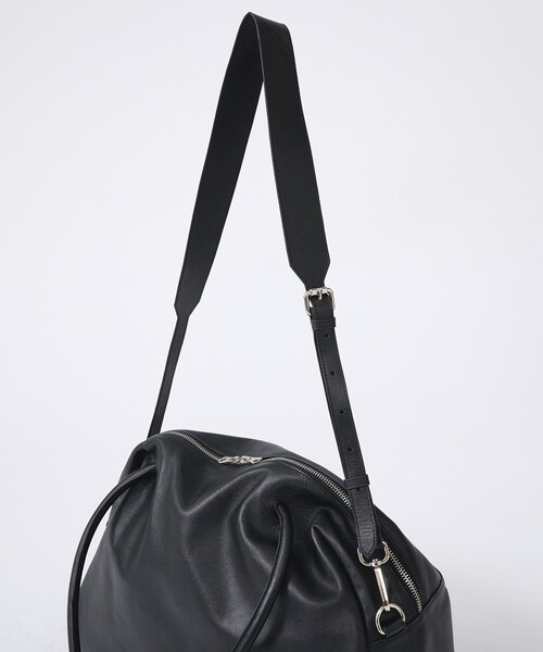 YArKA(ヤーカ)の「【YArKA/ヤーカ】real leather sharp & soft mix nuance bag Lサイズ/ ニュアンスボストンバッグ(ボストンバッグ・メンズ・ブラック・フリー)」の9枚目の写真