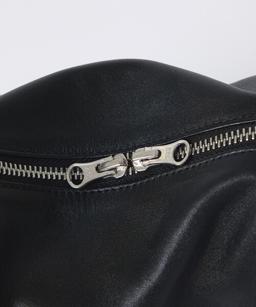 YArKA(ヤーカ)の「【YArKA/ヤーカ】real leather sharp & soft mix nuance bag Lサイズ/ ニュアンスボストンバッグ(ボストンバッグ・メンズ・ブラック・フリー)」の6枚目の写真