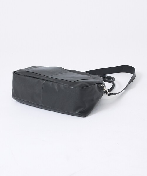 YArKA(ヤーカ)の「【YArKA/ヤーカ】real leather sharp & soft mix nuance bag Lサイズ/ ニュアンスボストンバッグ(ボストンバッグ・メンズ・ブラック・フリー)」の4枚目の写真