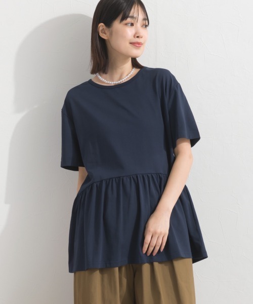 OMNES(オムネス)の「プレーティング天竺 切替ギャザーペプラム 半袖Tシャツ UVカット付(Tシャツ/カットソー・レディース・ネイビー/チャコールグレー/ライトグレー/ホワイト×ネイビー・FREE)」の4枚目の写真
