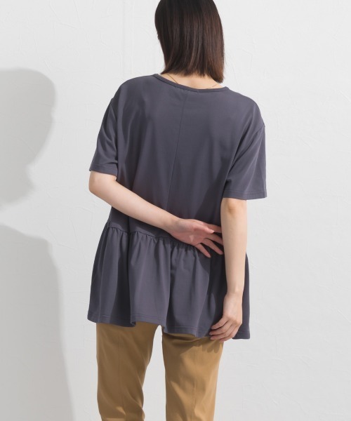 OMNES(オムネス)の「プレーティング天竺 切替ギャザーペプラム 半袖Tシャツ UVカット付(Tシャツ/カットソー・レディース・ネイビー/チャコールグレー/ライトグレー/ホワイト×ネイビー・FREE)」の9枚目の写真