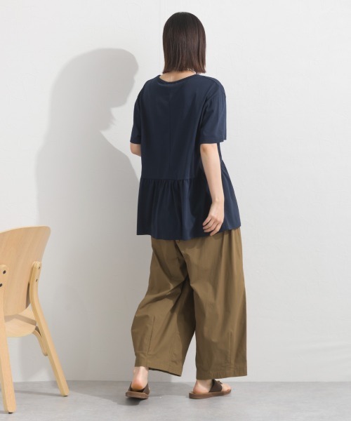 OMNES(オムネス)の「プレーティング天竺 切替ギャザーペプラム 半袖Tシャツ UVカット付(Tシャツ/カットソー・レディース・ネイビー/チャコールグレー/ライトグレー/ホワイト×ネイビー・FREE)」の22枚目の写真