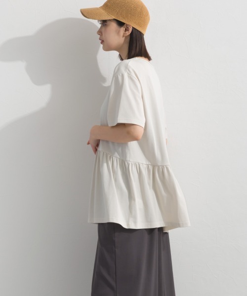 OMNES(オムネス)の「プレーティング天竺 切替ギャザーペプラム 半袖Tシャツ UVカット付(Tシャツ/カットソー・レディース・ネイビー/チャコールグレー/ライトグレー/ホワイト×ネイビー・FREE)」の13枚目の写真