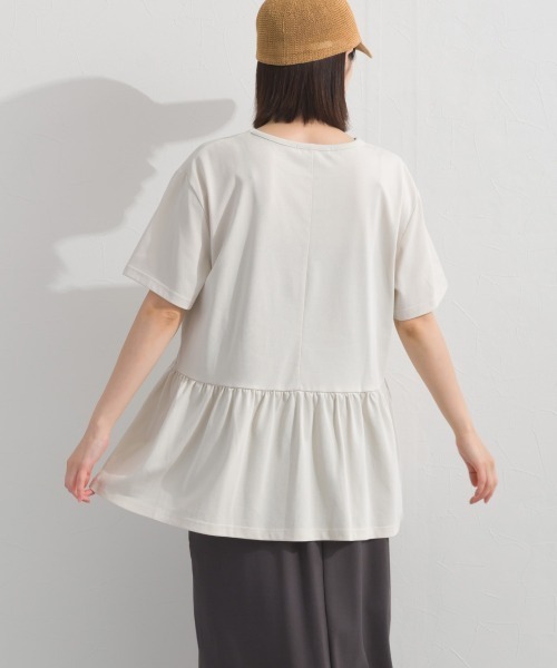 OMNES(オムネス)の「プレーティング天竺 切替ギャザーペプラム 半袖Tシャツ UVカット付(Tシャツ/カットソー・レディース・ネイビー/チャコールグレー/ライトグレー/ホワイト×ネイビー・FREE)」の15枚目の写真
