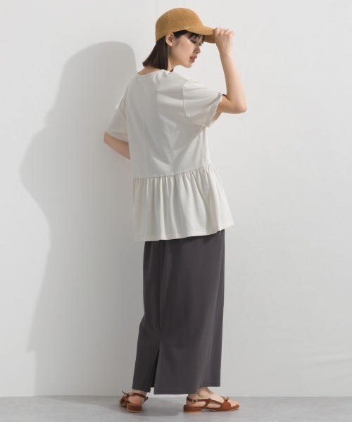 OMNES(オムネス)の「プレーティング天竺 切替ギャザーペプラム 半袖Tシャツ UVカット付(Tシャツ/カットソー・レディース・ネイビー/チャコールグレー/ライトグレー/ホワイト×ネイビー・FREE)」の17枚目の写真