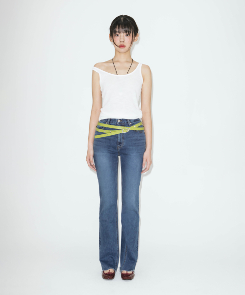 LOTSYOU(ロッツユー)の「lotsyou_Back Slit Slim Straight Denim(デニムパンツ・レディース・その他・SMALL/MEDIUM)」の2枚目の写真