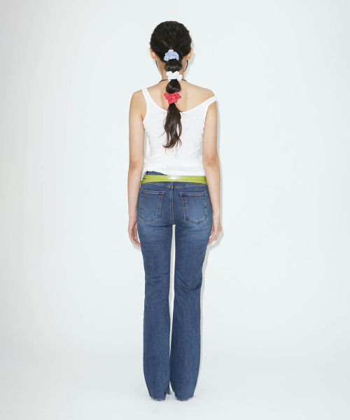 LOTSYOU(ロッツユー)の「lotsyou_Back Slit Slim Straight Denim(デニムパンツ・レディース・その他・SMALL/MEDIUM)」の4枚目の写真