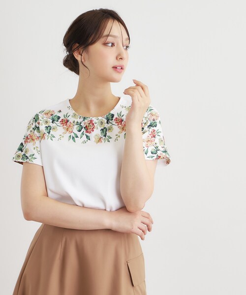 LAURA ASHLEY(ローラアシュレイ)の「【接触冷感/洗える/コットン100%】ロミリー柄 デコルテプリントTシャツ(Tシャツ/カットソー・レディース・ネイビー系/ホワイト系3/ライトグレー系・40/38)」の4枚目の写真