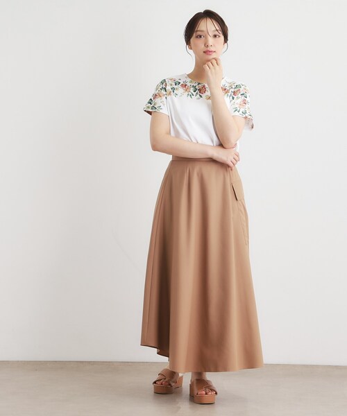 LAURA ASHLEY(ローラアシュレイ)の「【接触冷感/洗える/コットン100%】ロミリー柄 デコルテプリントTシャツ(Tシャツ/カットソー・レディース・ネイビー系/ホワイト系3/ライトグレー系・40/38)」の5枚目の写真
