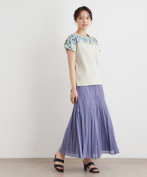 LAURA ASHLEY(ローラアシュレイ)の「【接触冷感/洗える/コットン100%】ロミリー柄 デコルテプリントTシャツ(Tシャツ/カットソー・レディース・ネイビー系/ホワイト系3/ライトグレー系・40/38)」の9枚目の写真
