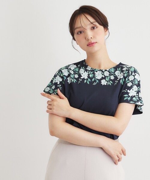 LAURA ASHLEY(ローラアシュレイ)の「【接触冷感/洗える/コットン100%】ロミリー柄 デコルテプリントTシャツ(Tシャツ/カットソー・レディース・ネイビー系/ホワイト系3/ライトグレー系・40/38)」の12枚目の写真